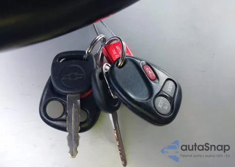 2000 Chevrolet Silverado 1500 Ls z USA, uszkodzony, nr VIN 2GCEK19T4Y1271307